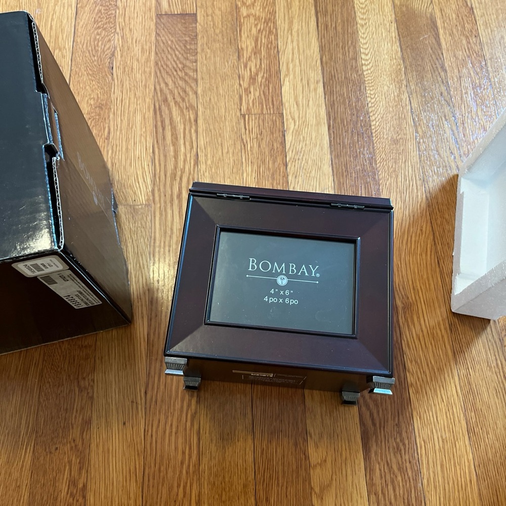 The Bombay Company Mahogany Photo Box Storage (2001)